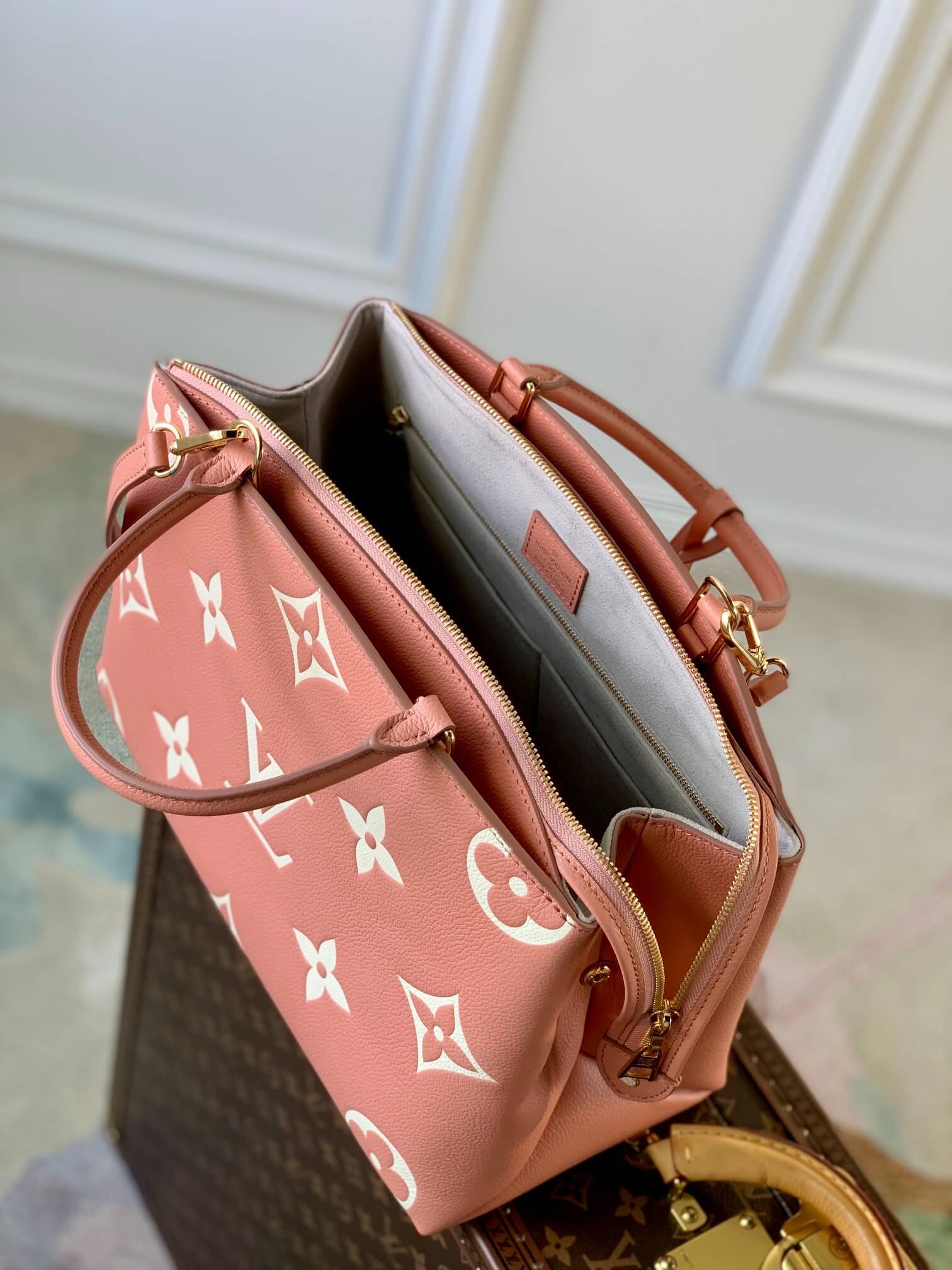 Louis Vuitton LV Monogram Empreinte Petit - Grand Palais Shoulder Handbag M46353 - M45811 Trianon Pink / Cream - Image 3