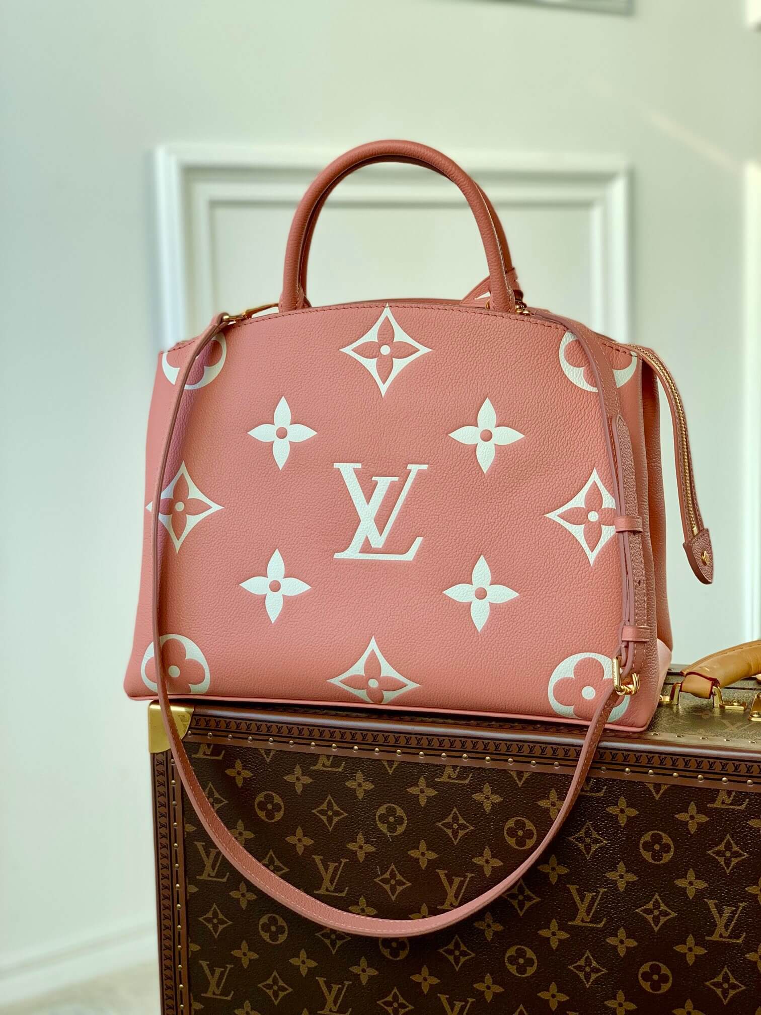 Louis Vuitton LV Monogram Empreinte Petit - Grand Palais Shoulder Handbag M46353 - M45811 Trianon Pink / Cream - Image 2