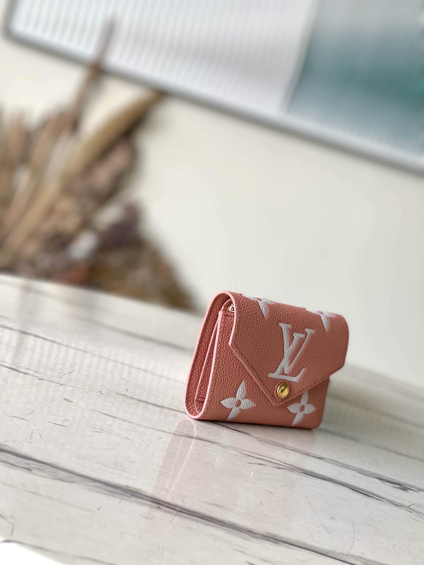 Louis Vuitton LV Monogram Empreinte Portefeuille Victorine Wallet M82062 Cream / Rose Trianon M81644 Trianon Pink / Cream - Image 18