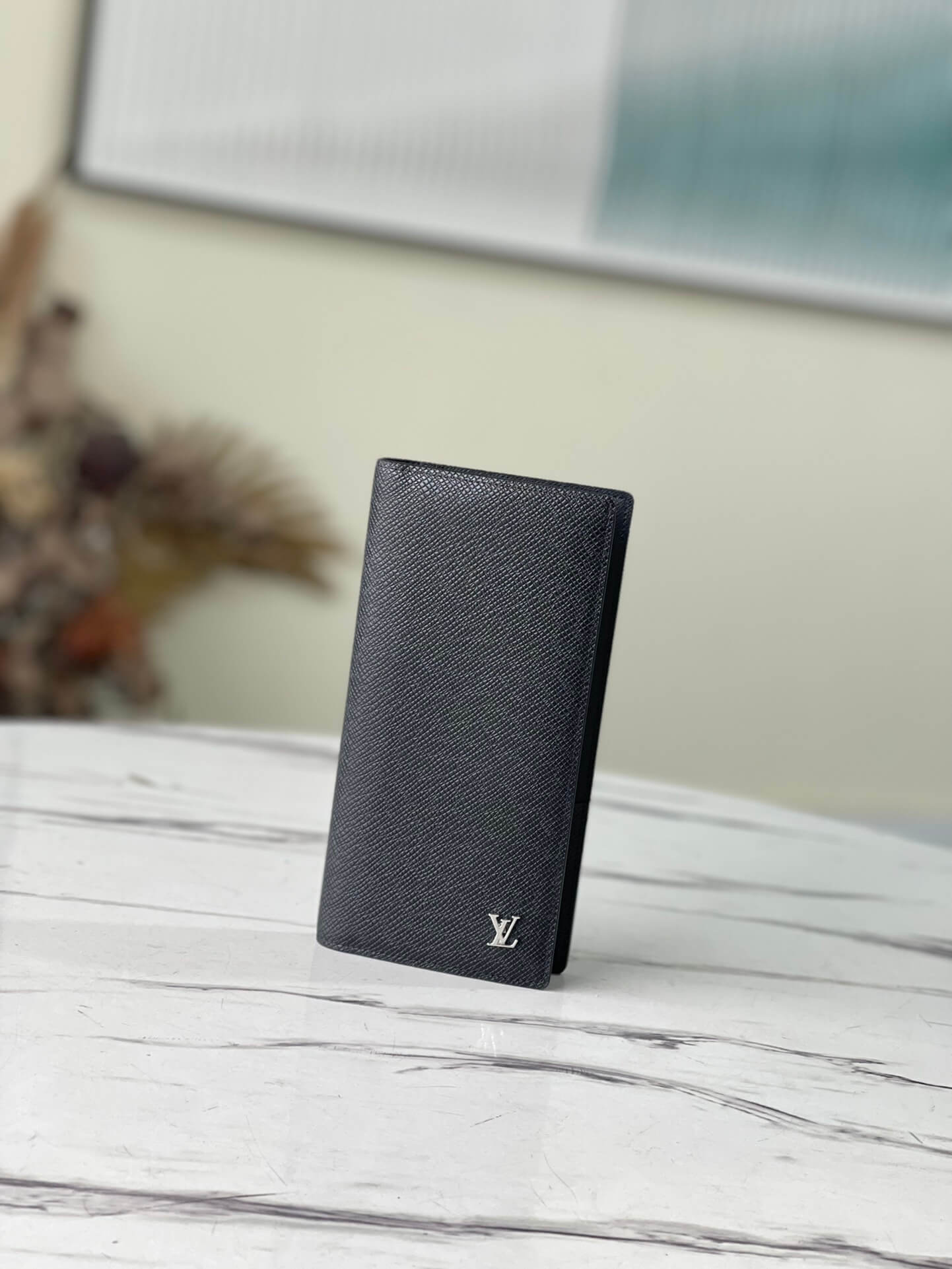 Louis Vuitton LV Taiga Zippy Wallet M30285 Black