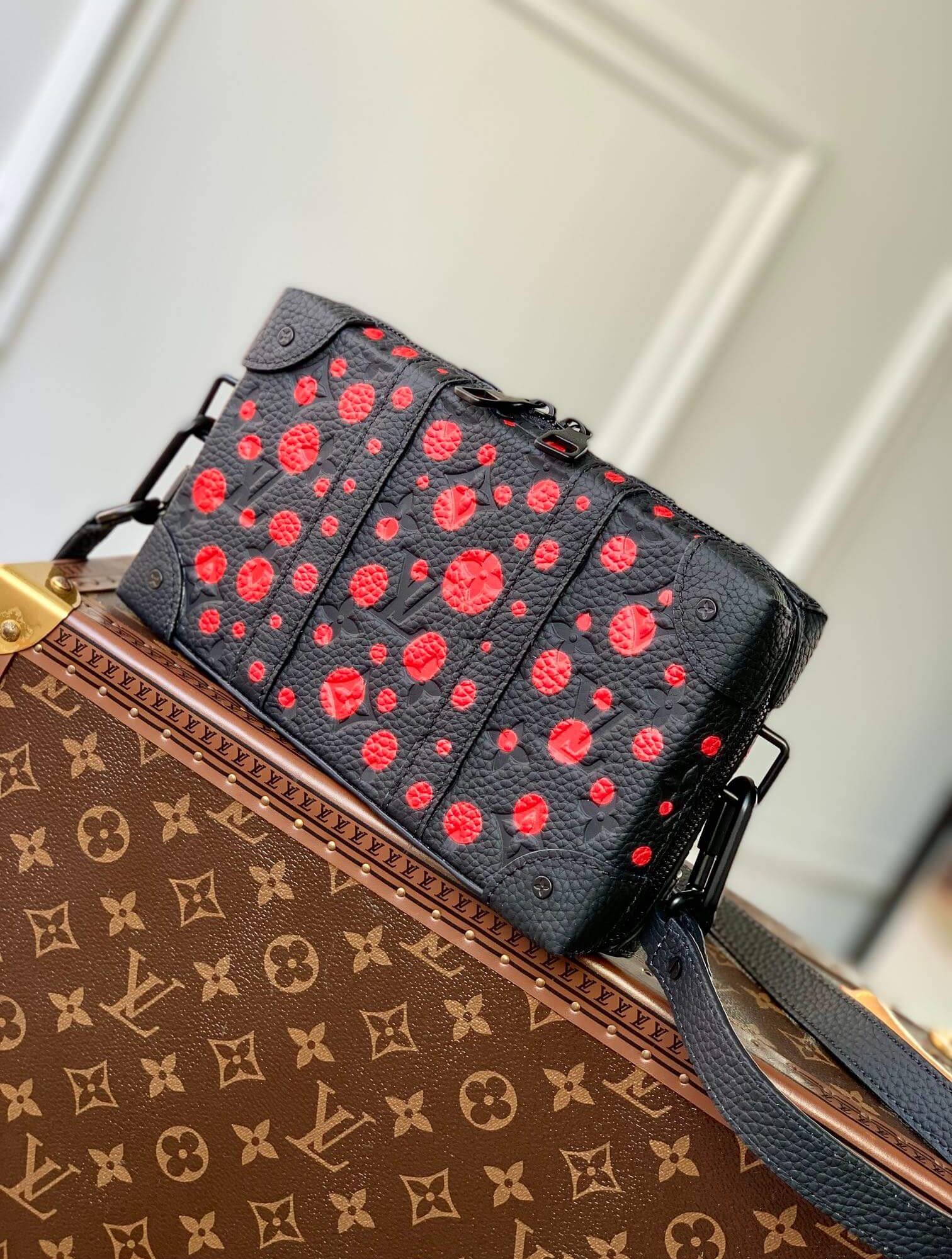 Louis Vuitton LV x YK Monogram Taurillon Infinity Dots Trunk Wallet Handbag M81905 Black / Rose Red