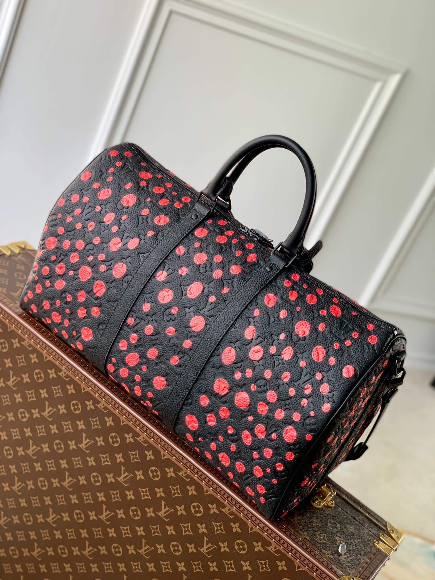 Louis Vuitton LV x YK Taurillon Monogram Infinity Dots Keepall Bandoulière 50 Travel Shoulder HandBag M21674 Black / Red - Image 9