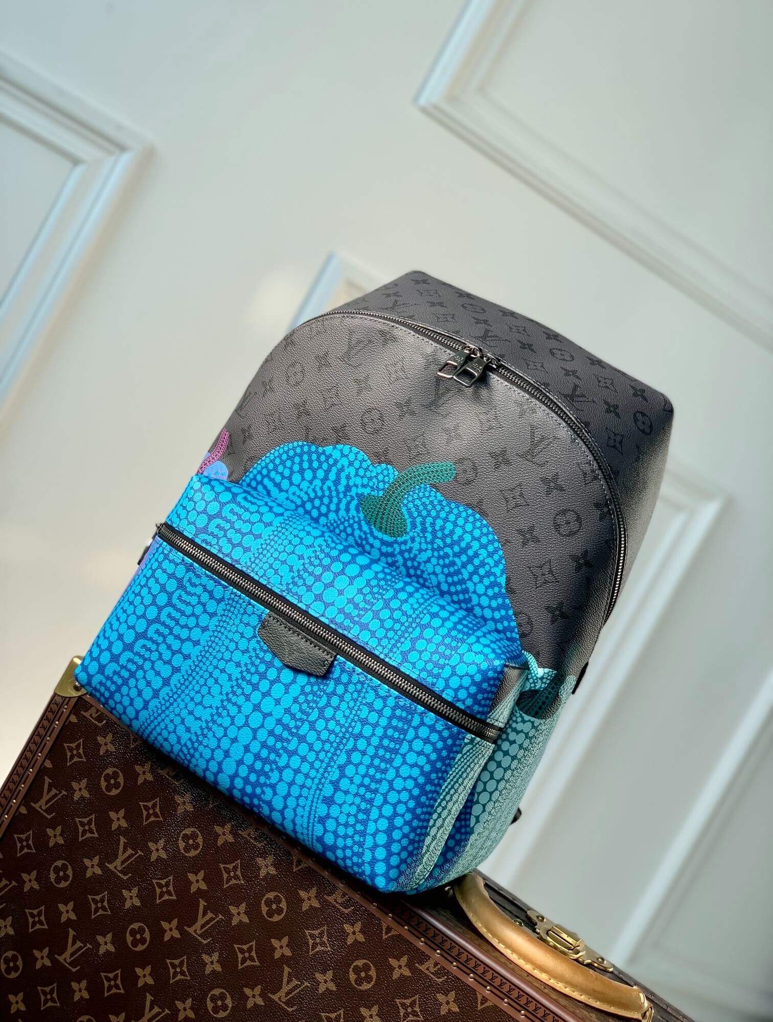 Louis Vuitton Monogram Eclipse Reverse coated canvas LV x YK Discovery Backpack Presbyopia Pumpkin Handbag M46440 Black Flower