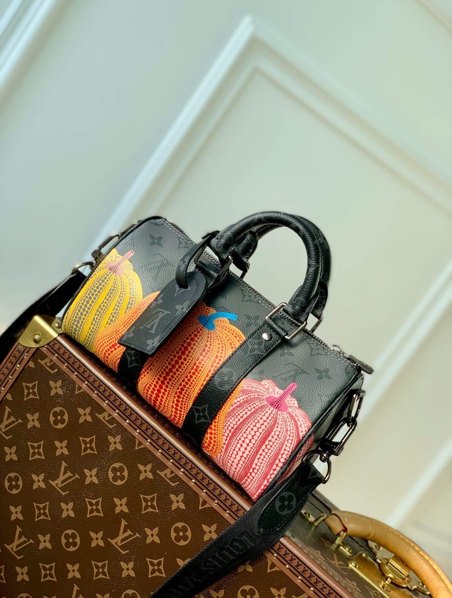 Louis Vuitton Monogram Eclipse Reverse coated canvas LV x YK Keepall 25 Presbyopia Pumpkin Handbag M46437 Black Flower