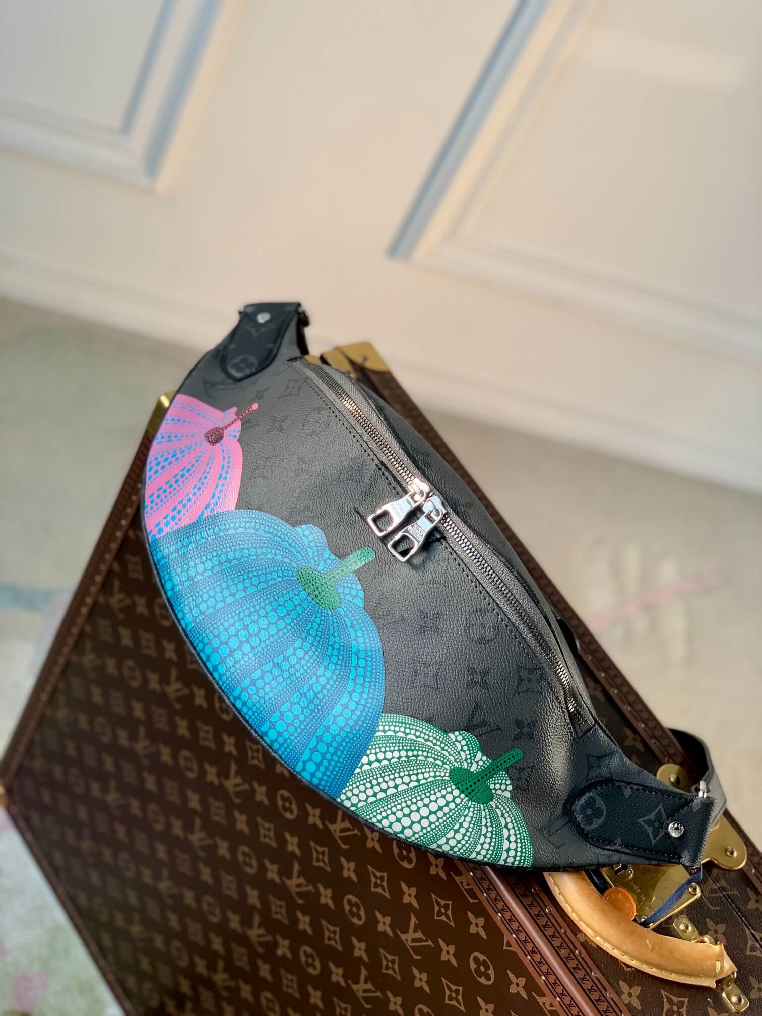 Louis Vuitton Monogram Eclipse Reverse coated canvas LV x YK Maxi Bumbag Presbyopia Pumpkin Handbag M46436 Black Flower