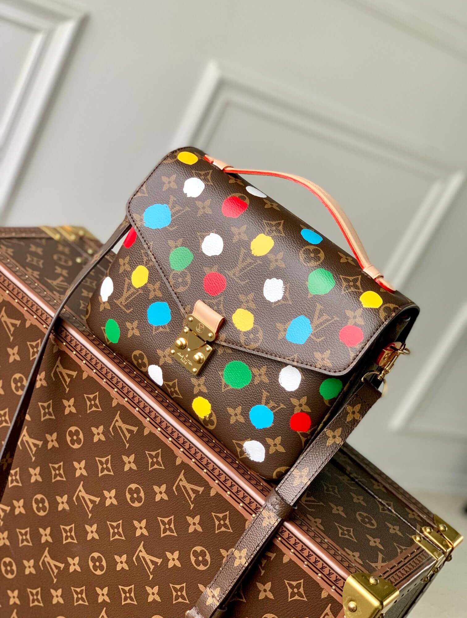 Louis Vuitton Monogram canvas LV x YK Dots print Pochette Métis Handbag M46384 Multicolor Red