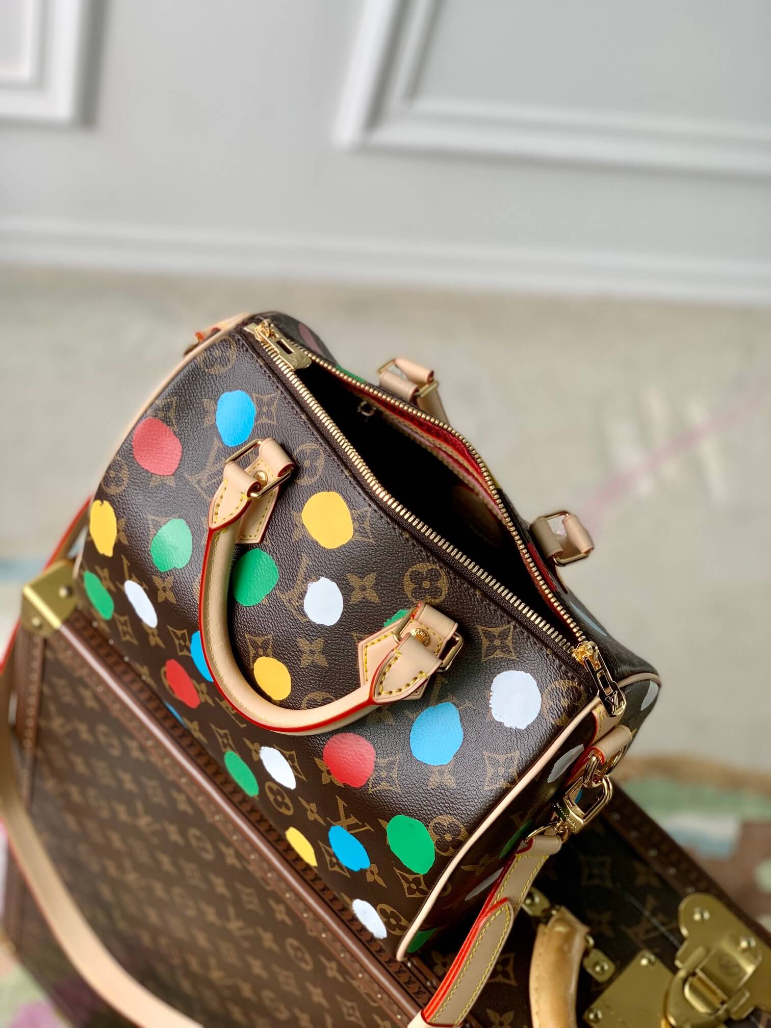 Louis Vuitton Monogram canvas LV x YK Dots print Speedy Bandoulière 25 Handbag M46433 Multicolor Red - Image 2
