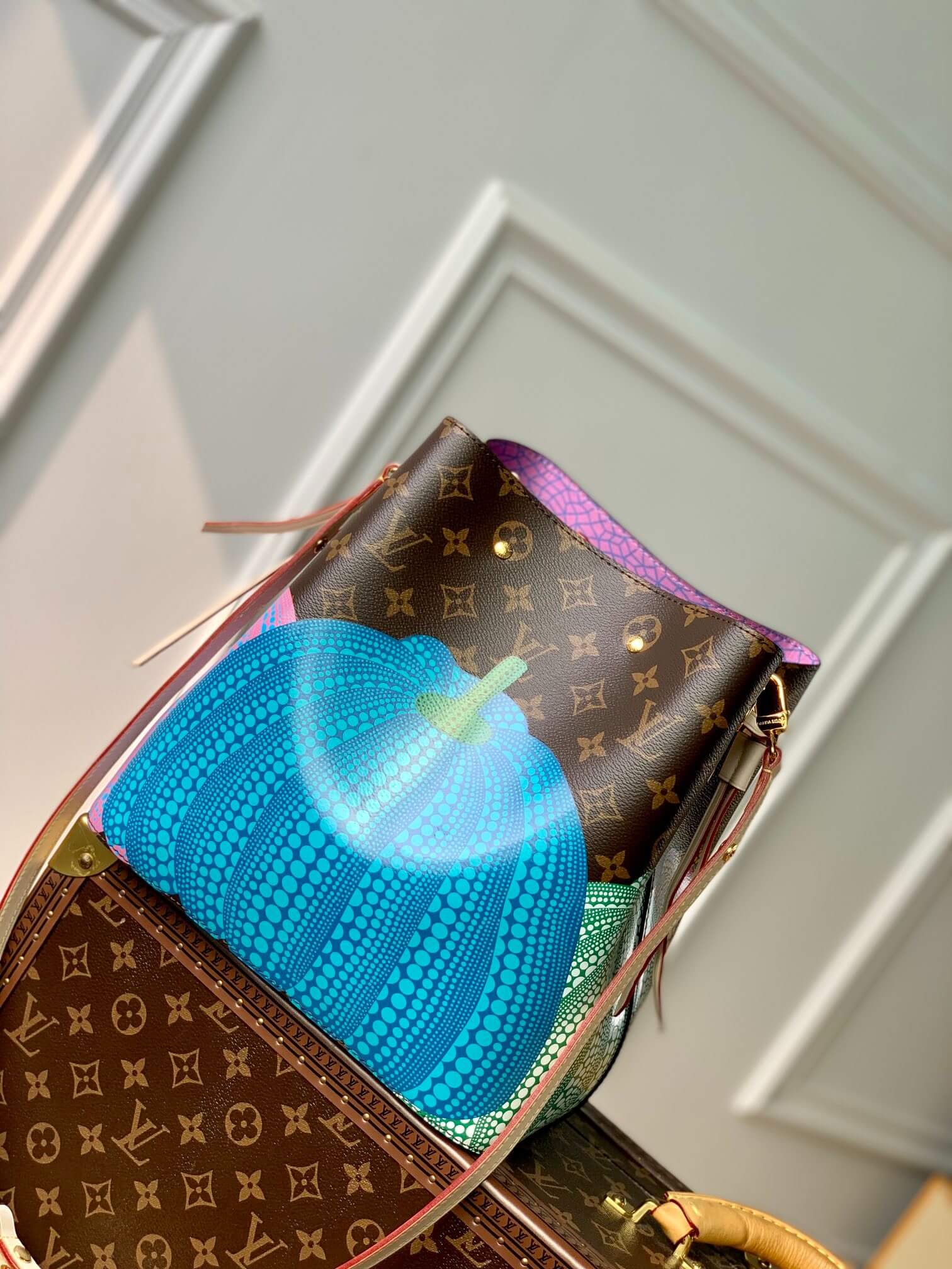 Louis Vuitton Monogram coated canvas LV x YK Néonoé MM Presbyopia Pumpkin Handbag M46473 Brown / Purple - Image 2