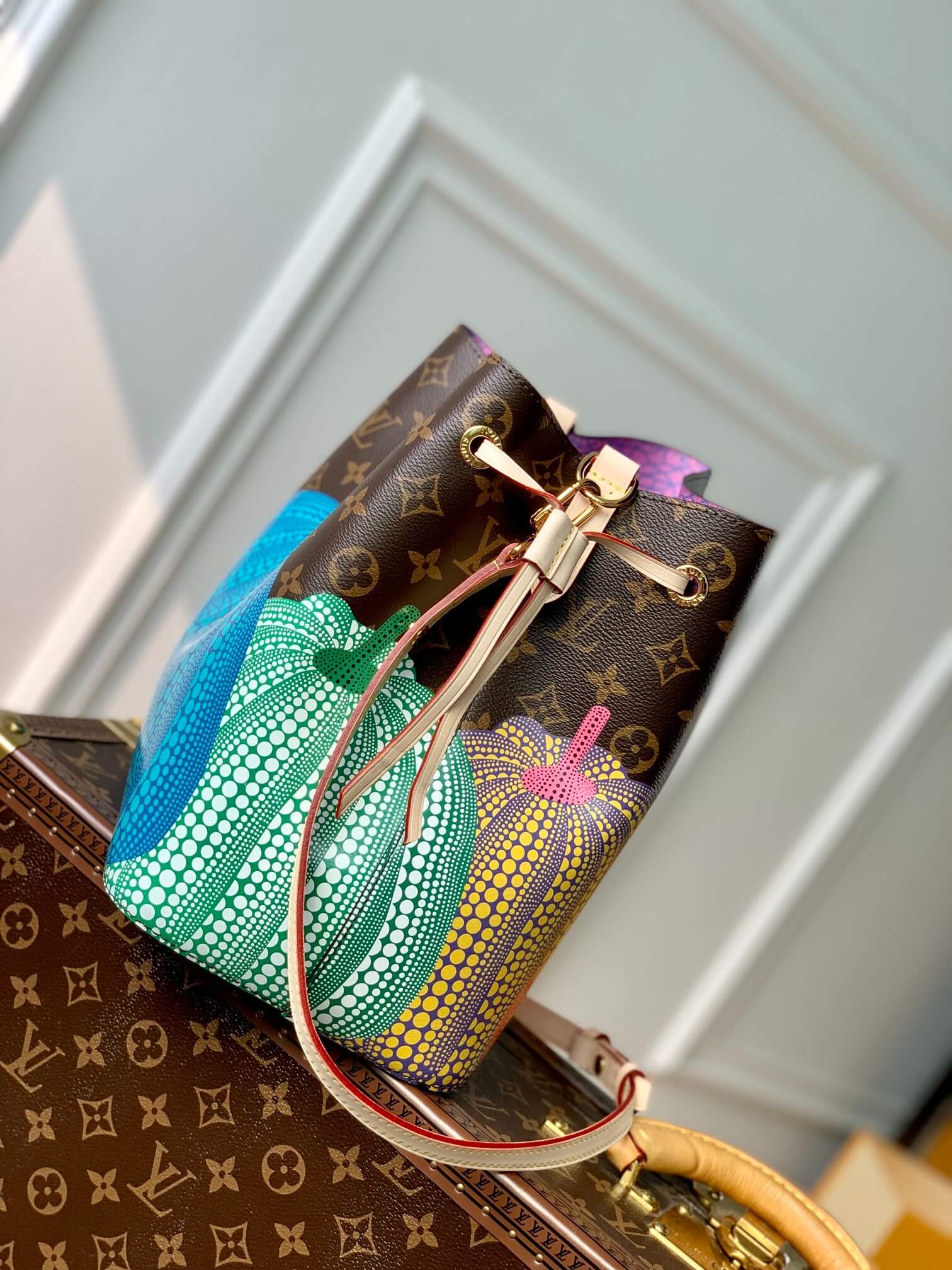 Louis Vuitton Monogram coated canvas LV x YK Néonoé MM Presbyopia Pumpkin Handbag M46473 Brown / Purple - Image 6