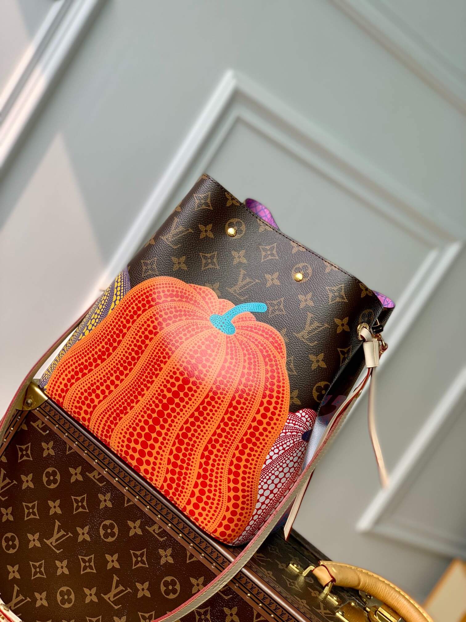 Louis Vuitton Monogram coated canvas LV x YK Néonoé MM Presbyopia Pumpkin Handbag M46473 Brown / Purple