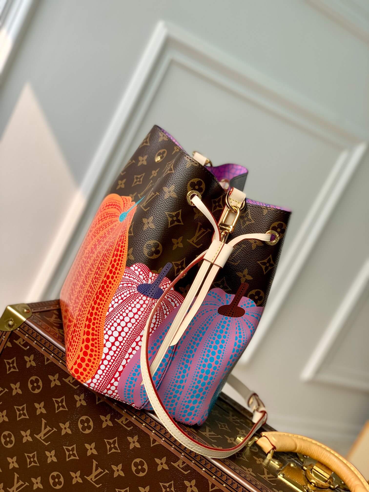 Louis Vuitton Monogram coated canvas LV x YK Néonoé MM Presbyopia Pumpkin Handbag M46473 Brown / Purple - Image 3