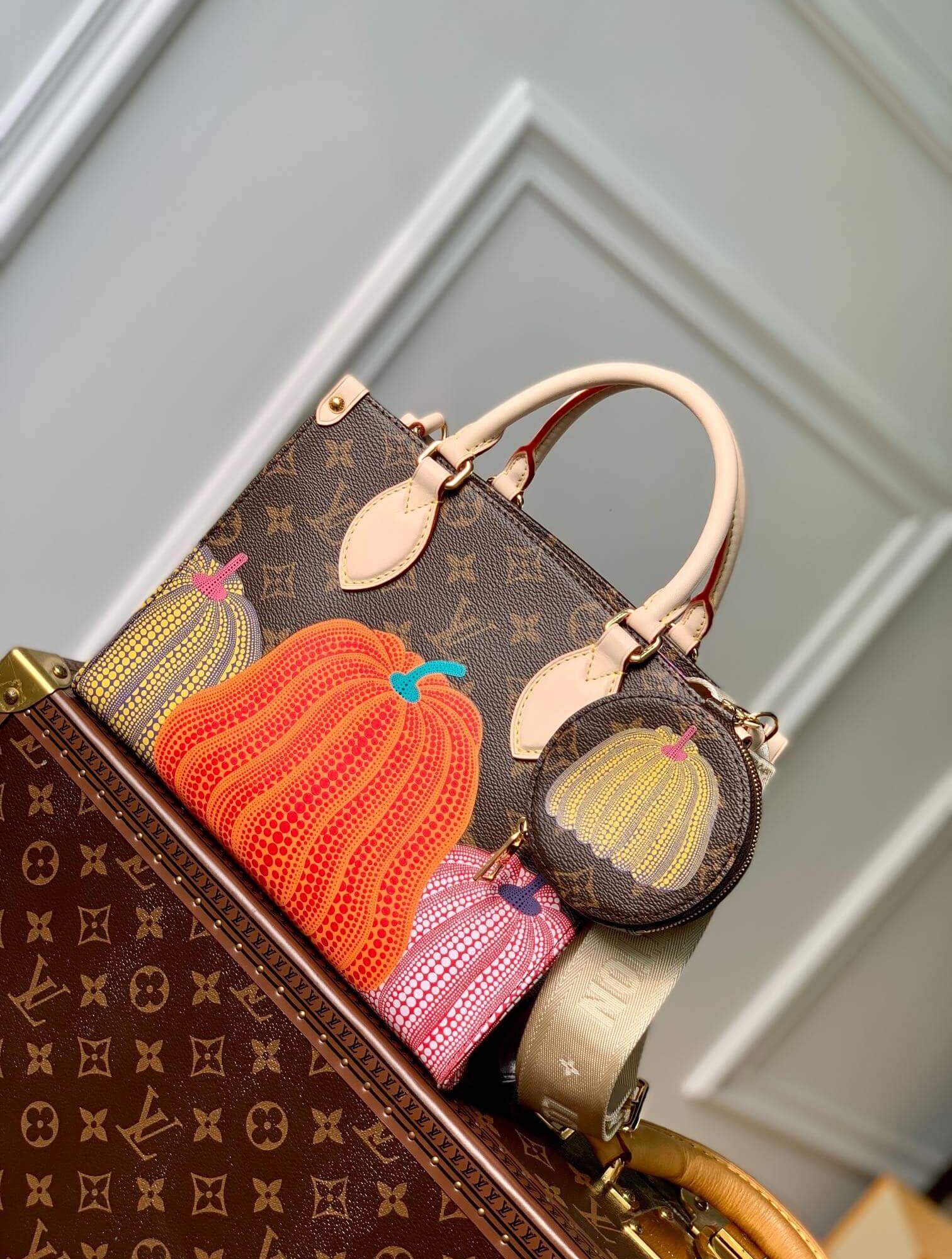 Louis Vuitton Monogram coated canvas LV x YK OnTheGo PM Presbyopia Pumpkin Handbag M46467 Brown / Purple