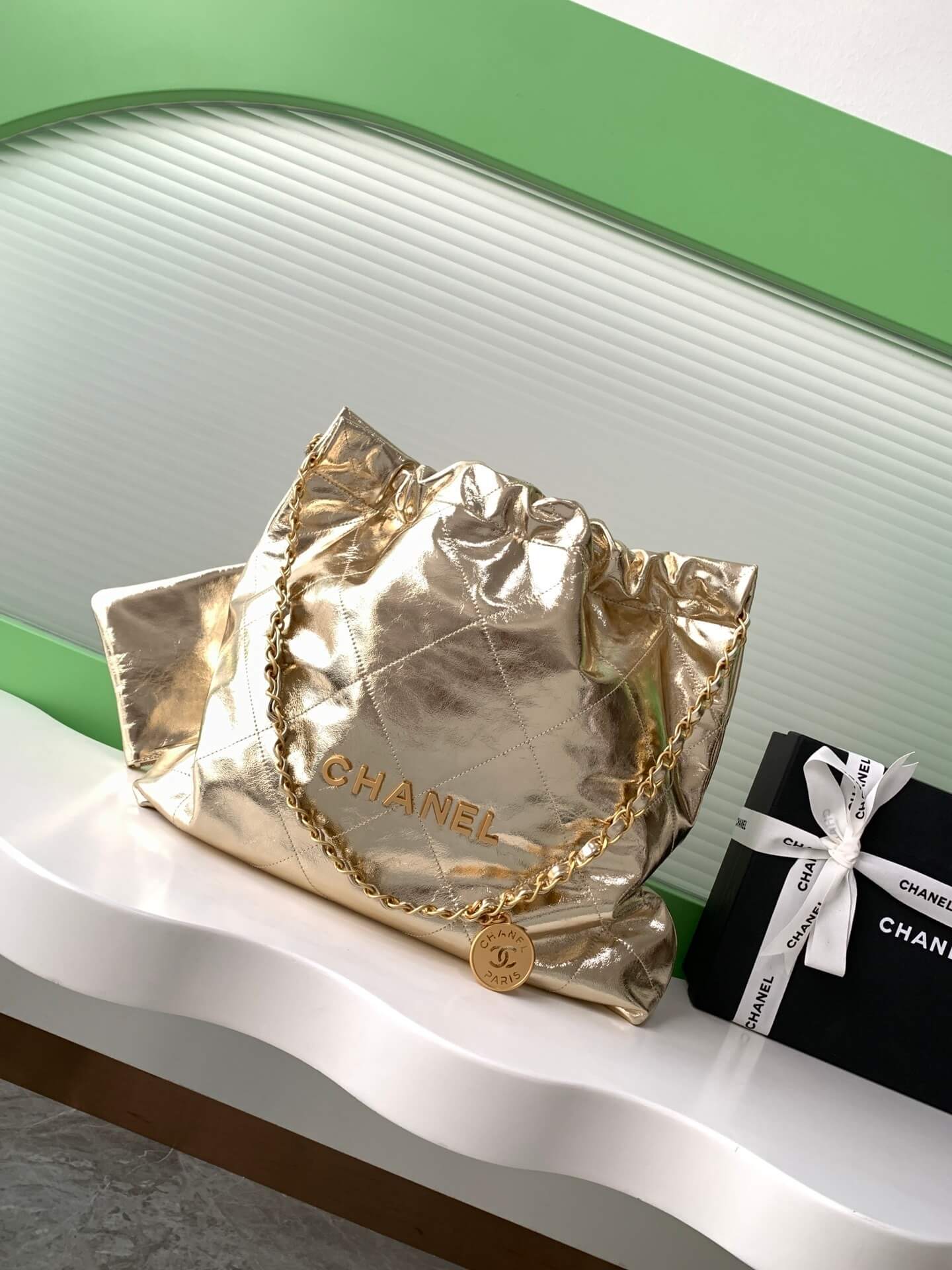 Chanel 22 Mini - Small - Medium Metallic Calfskin Leather Shoulder Handbag - Image 46