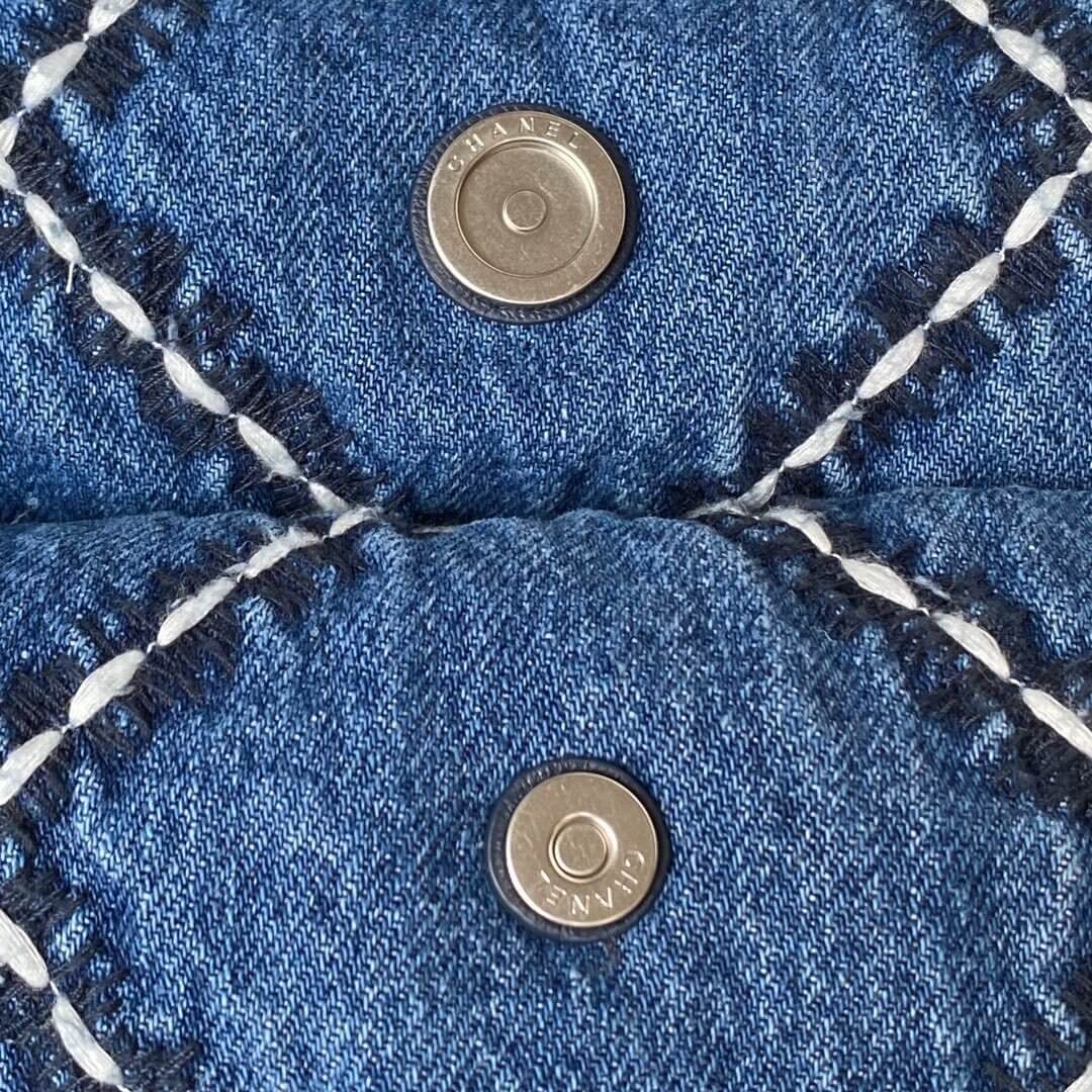 Chanel 22 Washed Denim Shoulder Handbag Blue/White - Image 24