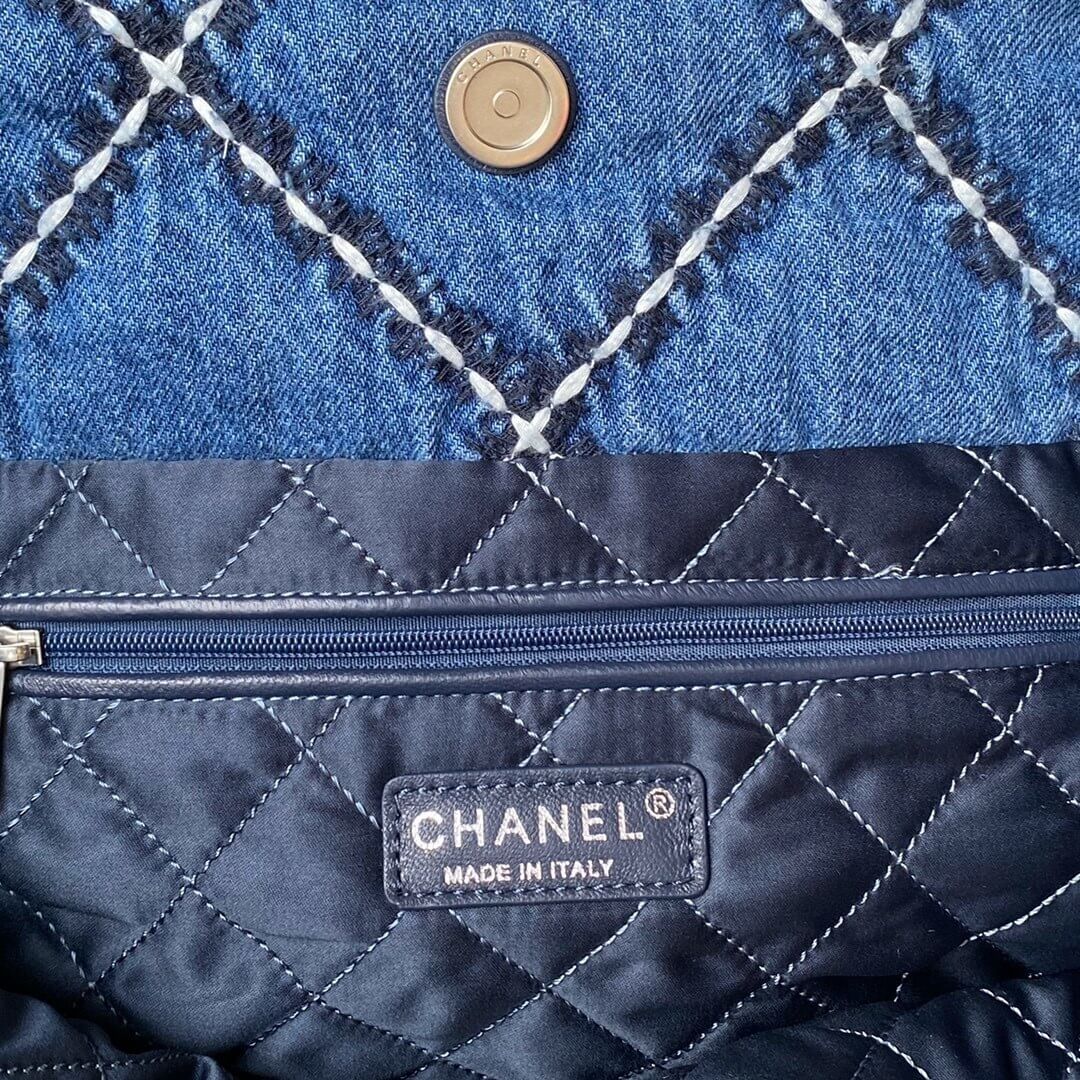 Chanel 22 Washed Denim Shoulder Handbag Blue/White - Image 22