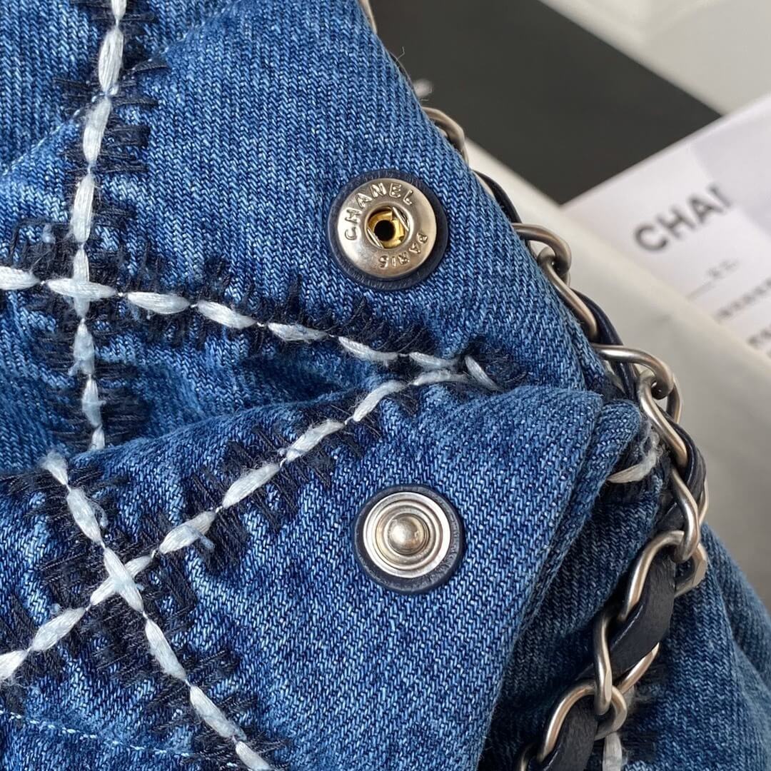 Chanel 22 Washed Denim Shoulder Handbag Blue/White - Image 23