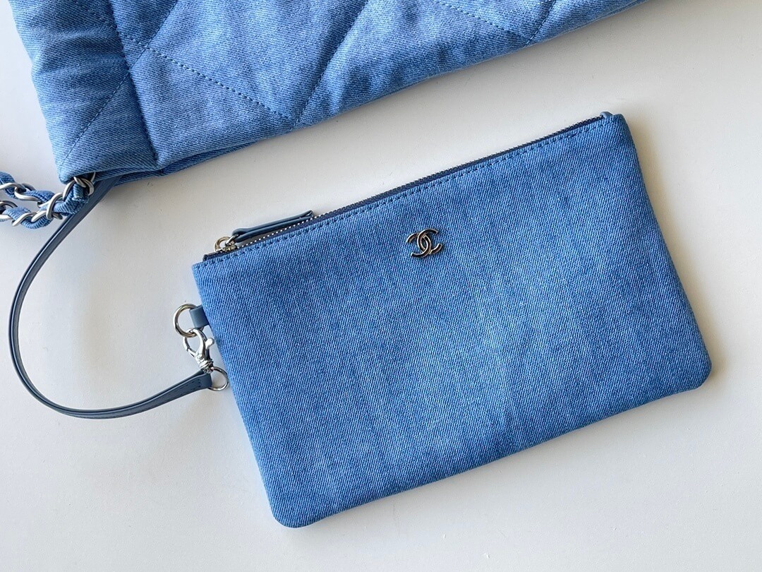 Chanel 22 Washed Denim Shoulder Handbag Blue - Image 24