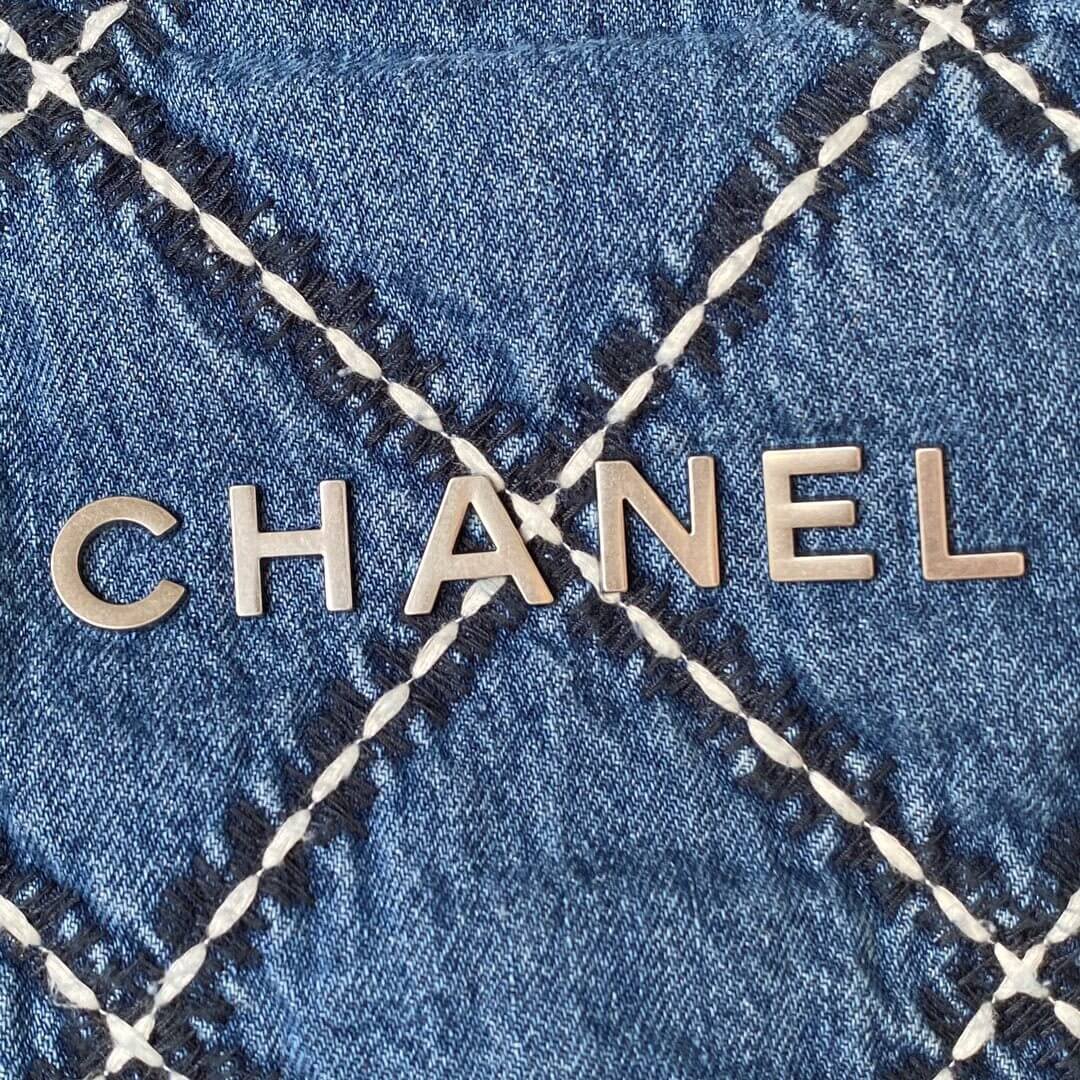 Chanel 22 Washed Denim Shoulder Handbag Blue/White - Image 25