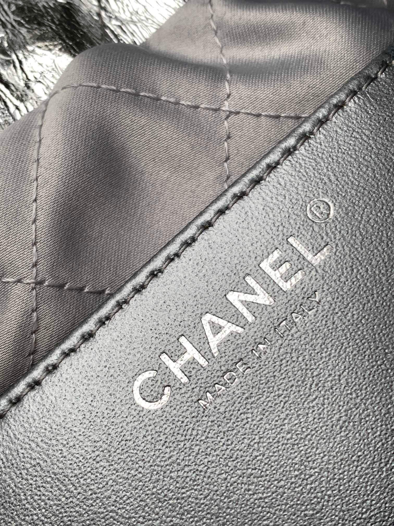 Chanel 22 Mini - Small - Medium Metallic Calfskin Leather Shoulder Handbag - Image 5