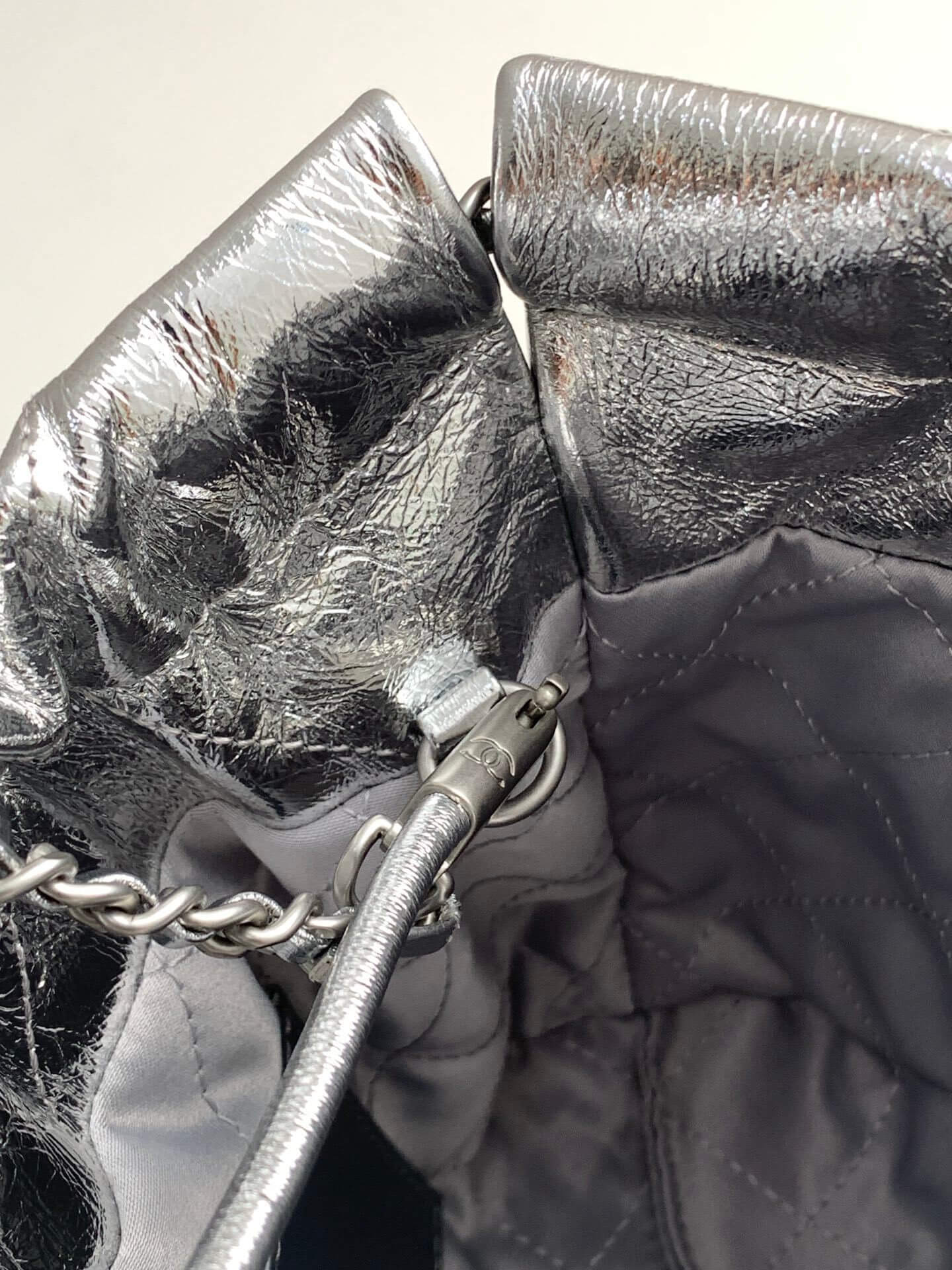 Chanel 22 Mini - Small - Medium Metallic Calfskin Leather Shoulder Handbag - Image 4