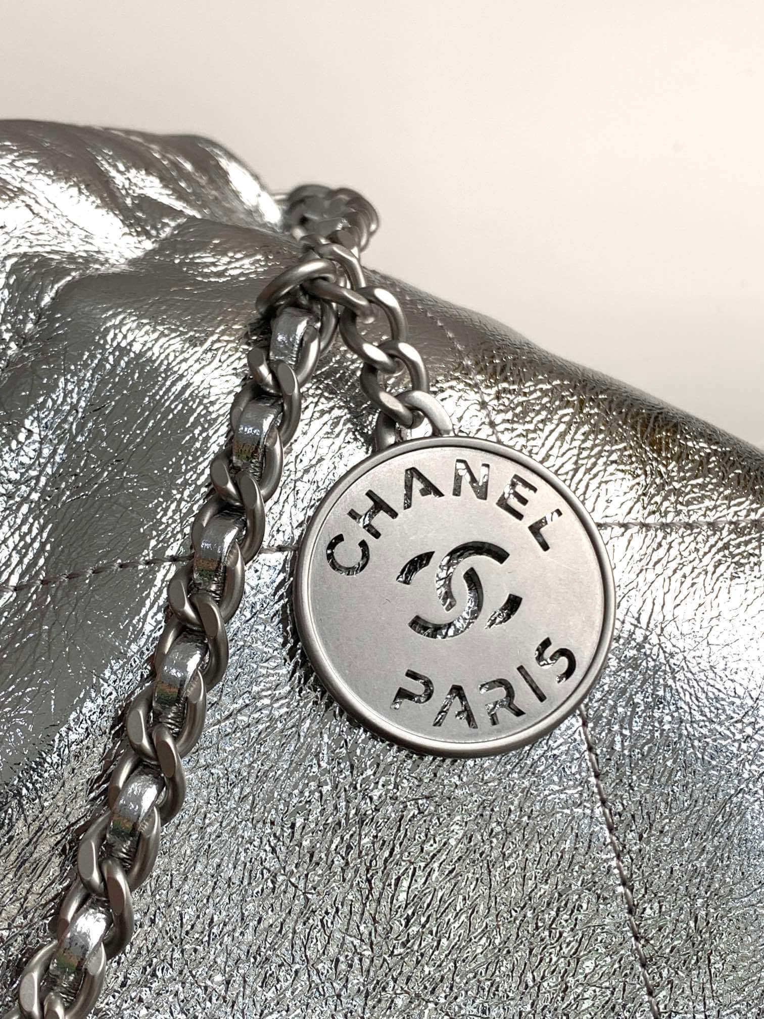 Chanel 22 Mini - Small - Medium Metallic Calfskin Leather Shoulder Handbag - Image 7