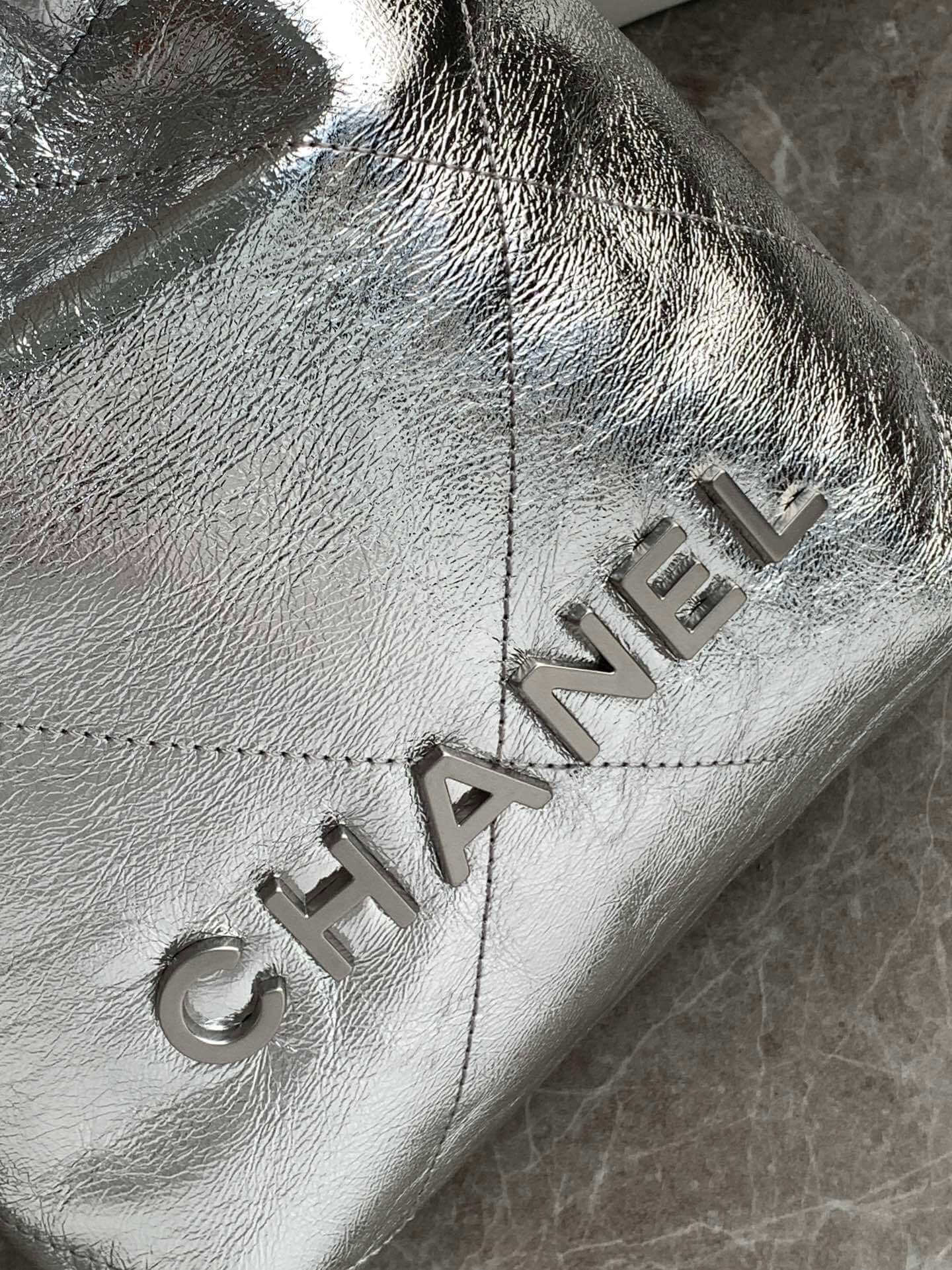 Chanel 22 Mini - Small - Medium Metallic Calfskin Leather Shoulder Handbag - Image 8