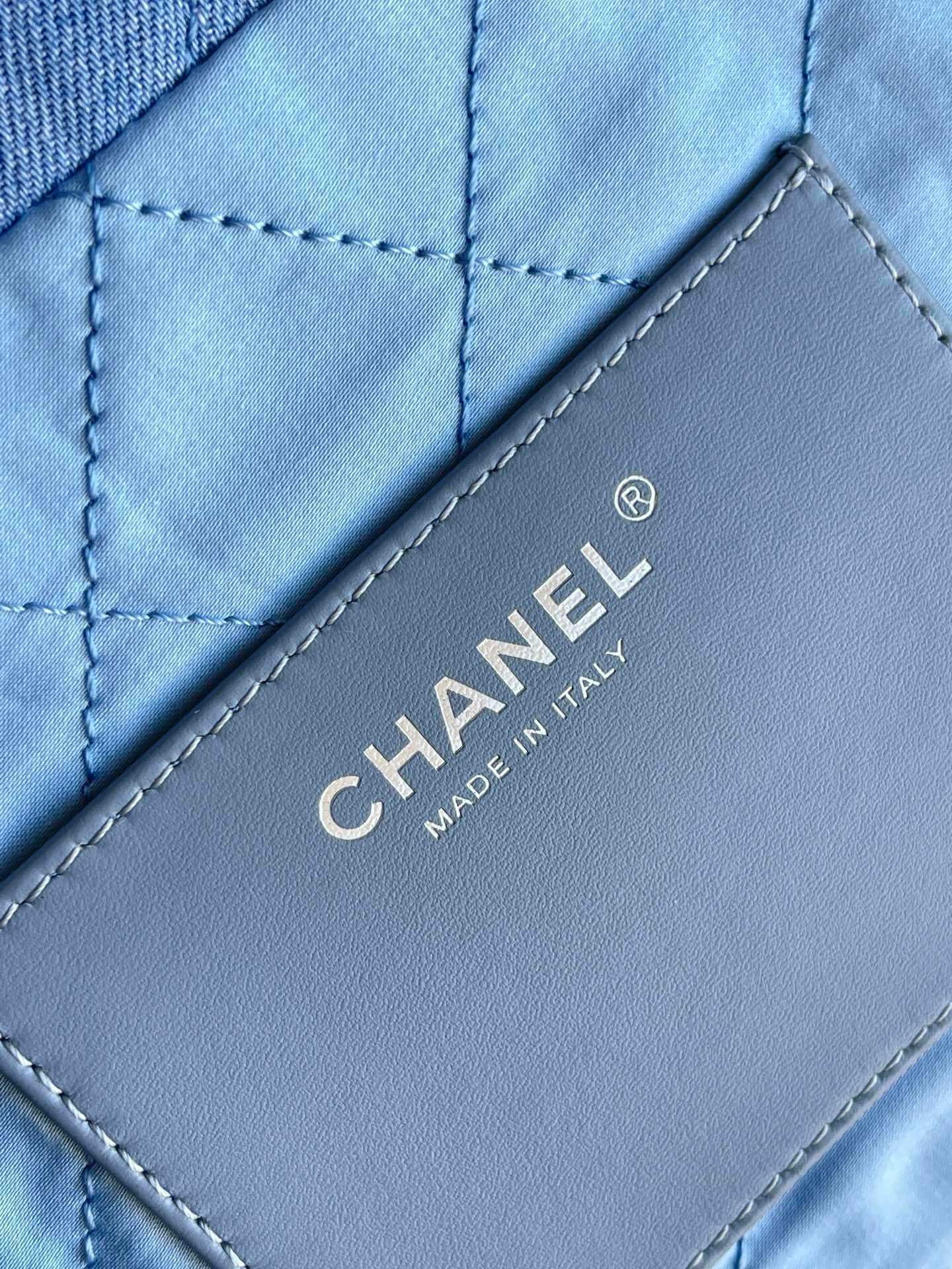 Chanel 22 Washed Denim Shoulder Handbag Blue - Image 4