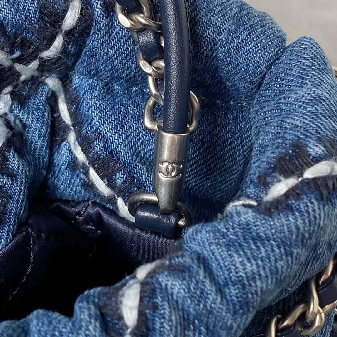 Chanel 22 Washed Denim Shoulder Handbag Blue/White - Image 5