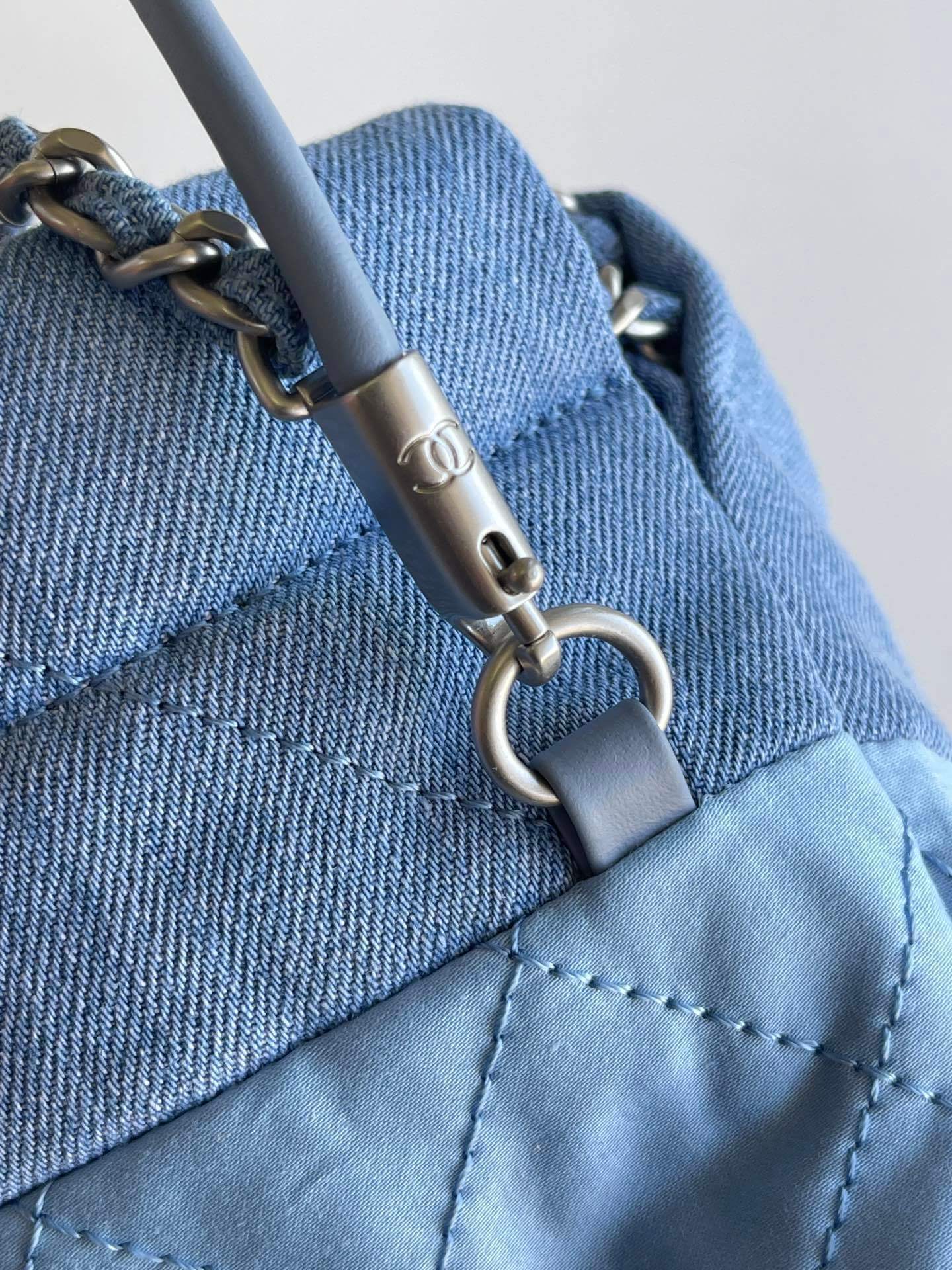 Chanel 22 Washed Denim Shoulder Handbag Blue - Image 7