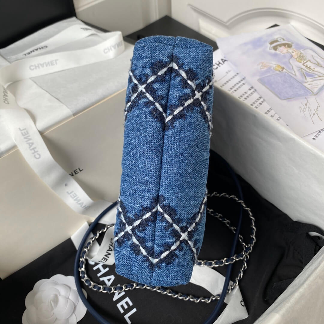 Chanel 22 Washed Denim Shoulder Handbag Blue/White - Image 9