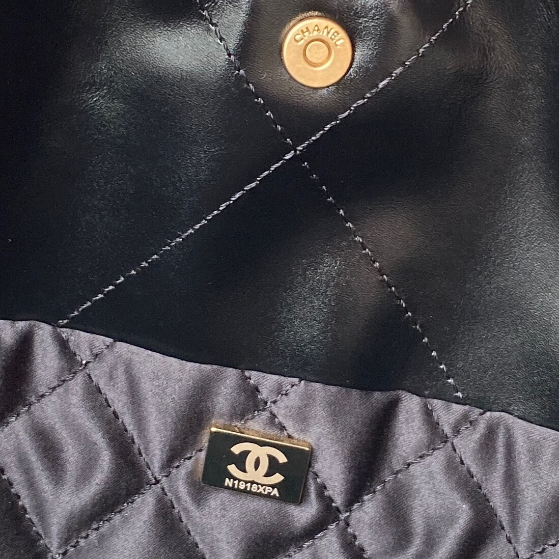 Chanel 22 Shiny Calfskin Shoulder Handbag Pink - Black - Yellow - Image 14