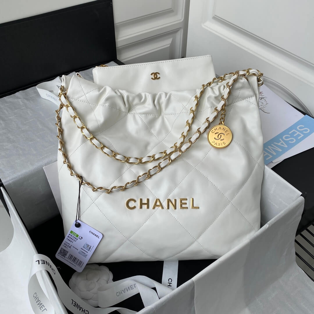 Chanel 22 Small Shiny calfskin leather Shoulder Handbag - Image 27