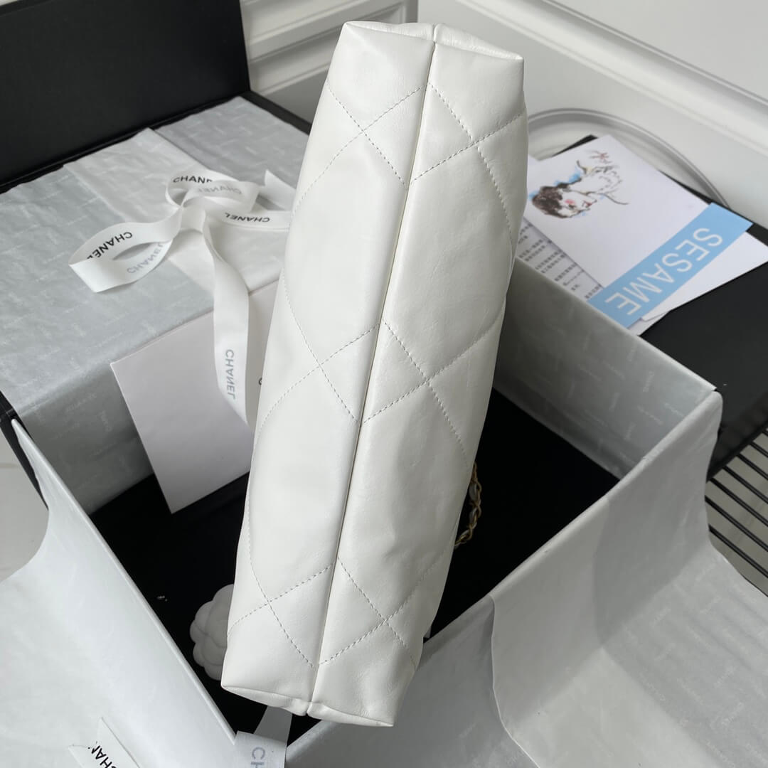 Chanel 22 Small Shiny calfskin leather Shoulder Handbag - Image 35