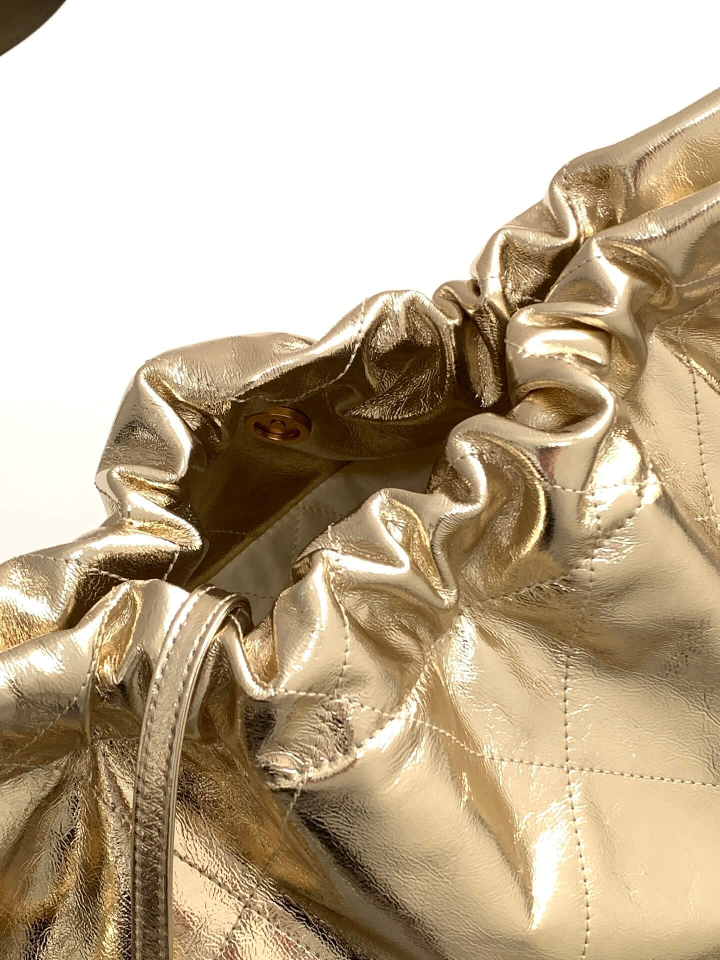 Chanel 22 Mini - Small - Medium Metallic Calfskin Leather Shoulder Handbag - Image 44