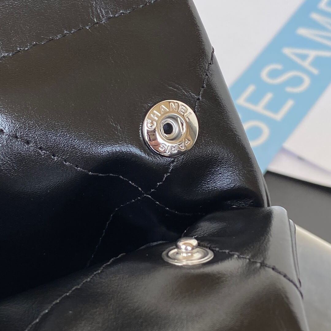 Chanel 22 Small Shiny calfskin leather Shoulder Handbag - Image 23