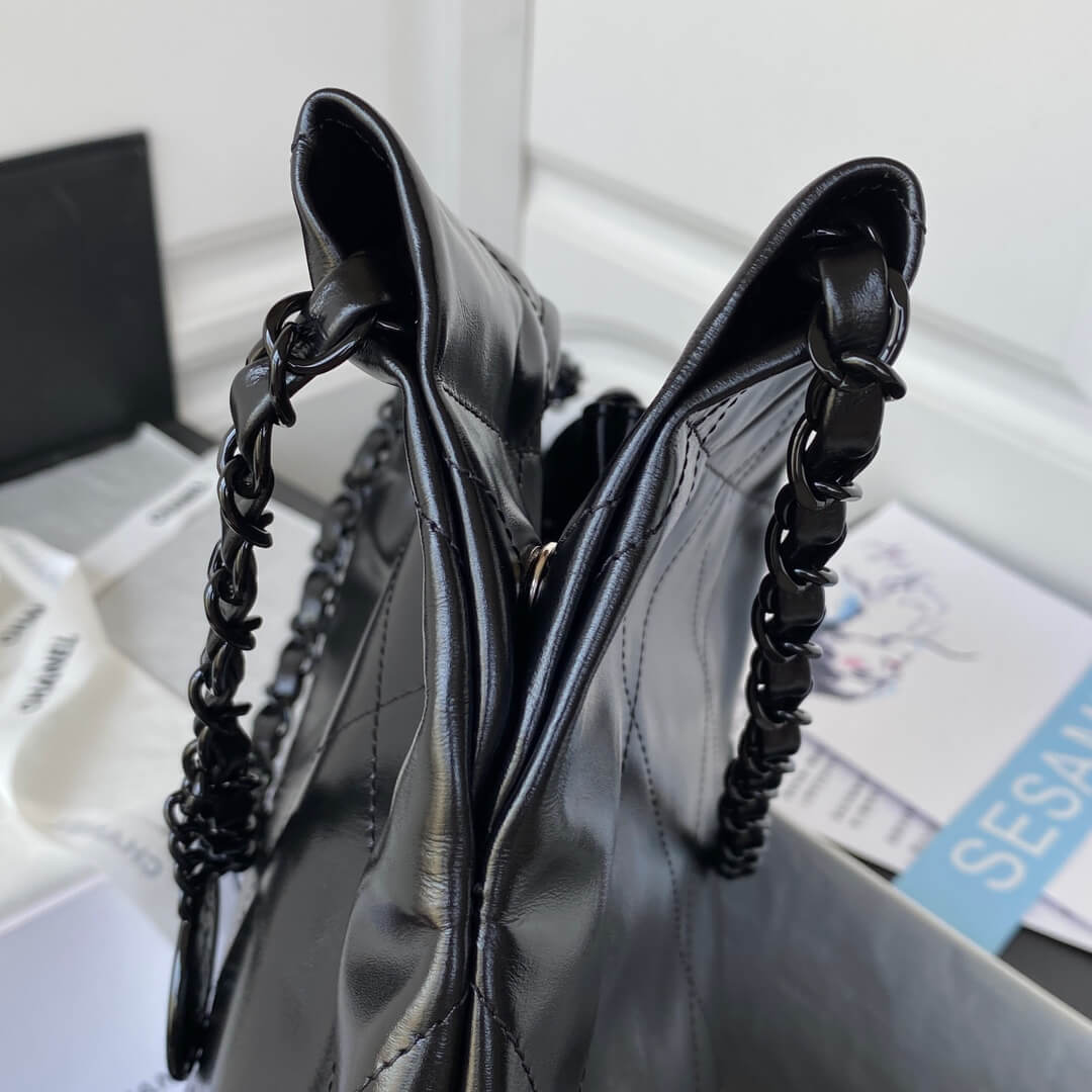 Chanel 22 Small Shiny calfskin leather Shoulder Handbag - Image 26