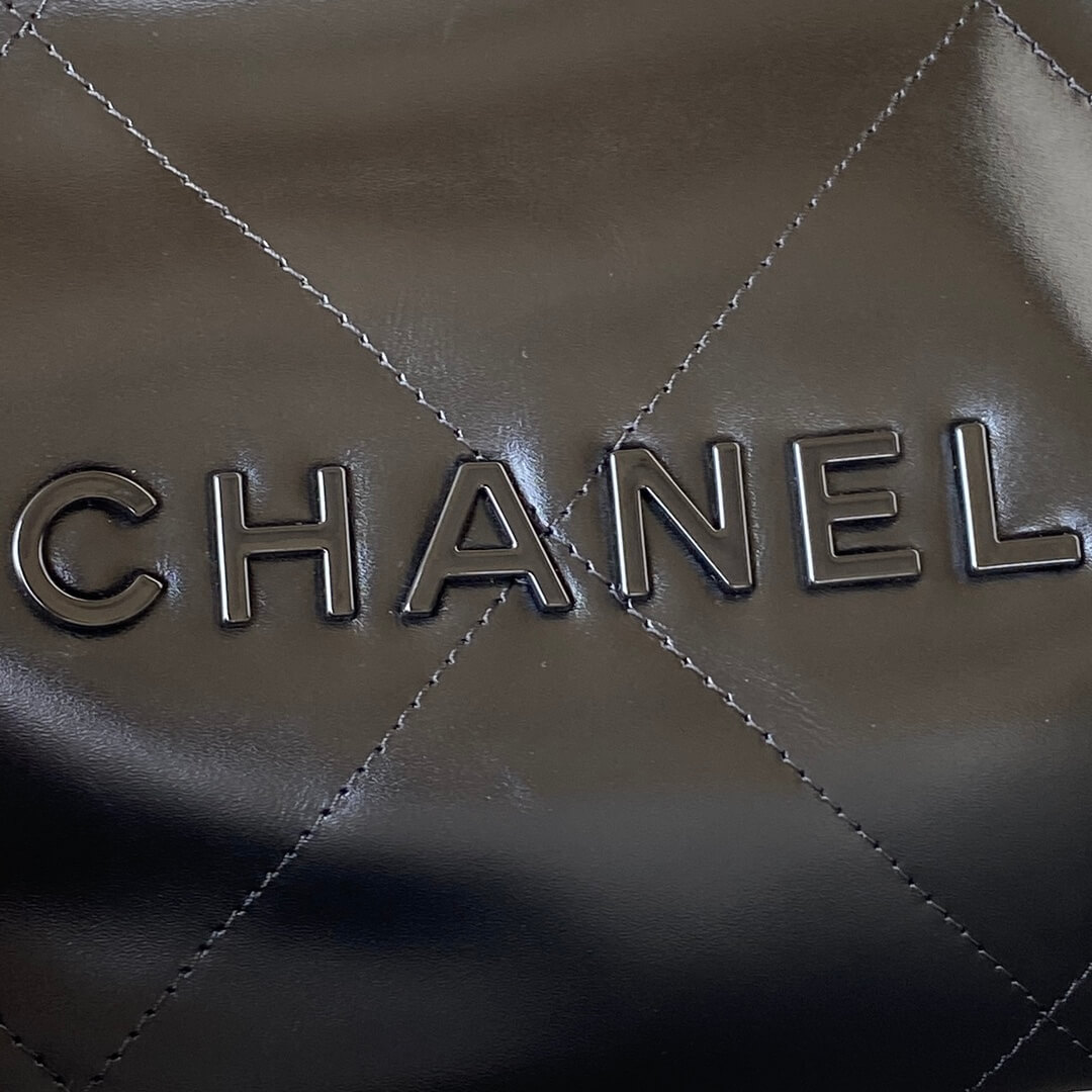 Chanel 22 Small Shiny calfskin leather Shoulder Handbag - Image 24