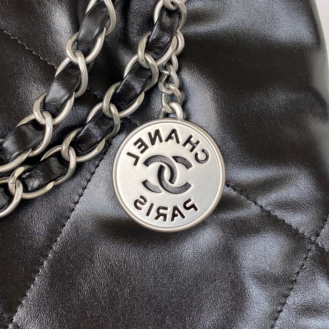 Chanel 22 Small Shiny calfskin leather Shoulder Handbag - Image 8