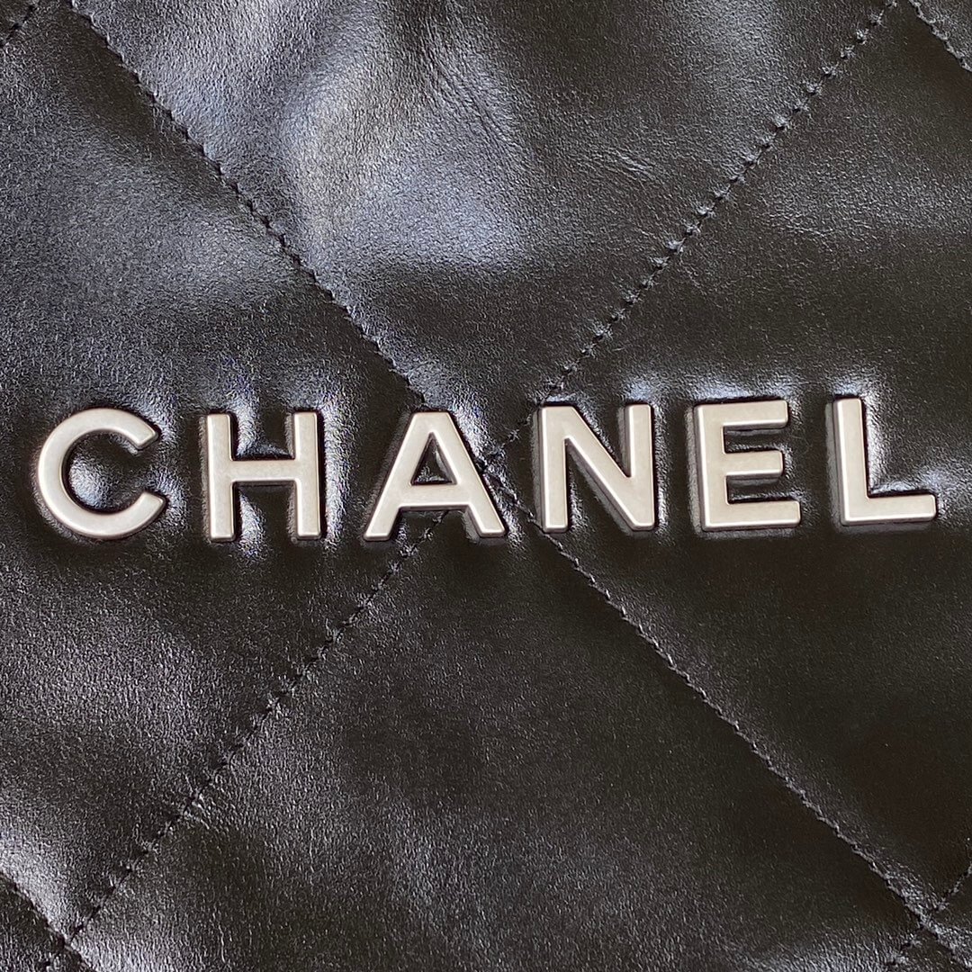 Chanel 22 Small Shiny calfskin leather Shoulder Handbag - Image 7