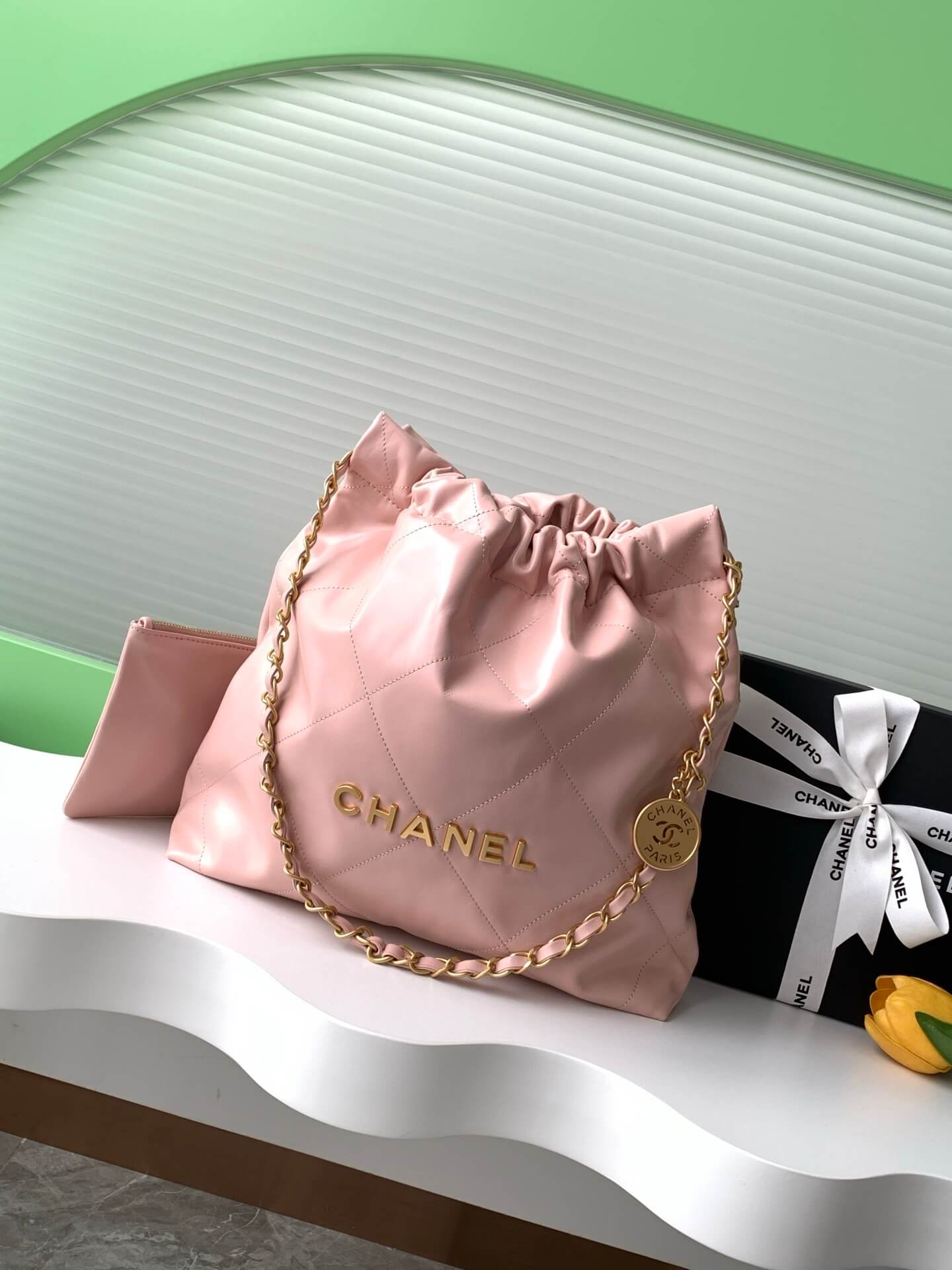 Chanel 22 Small Shiny calfskin leather Shoulder Handbag - Image 36