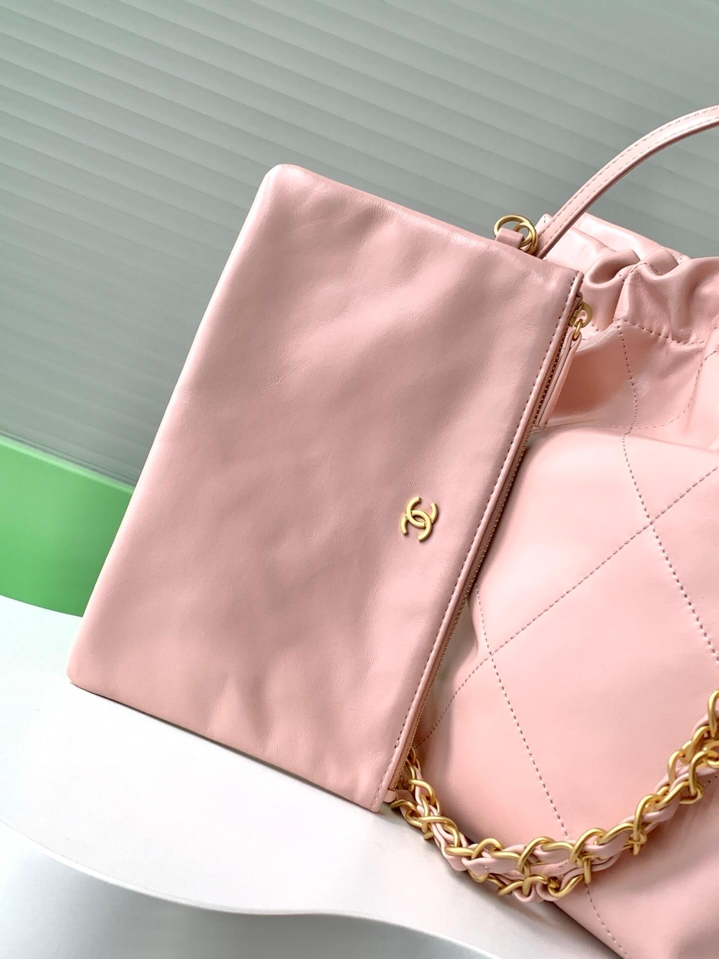 Chanel 22 Small Shiny calfskin leather Shoulder Handbag - Image 43