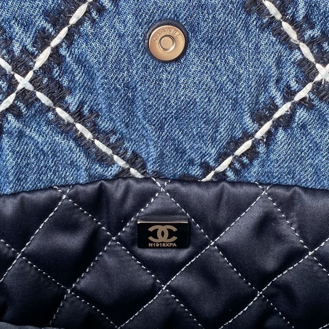 Chanel 22 Washed Denim Shoulder Handbag Blue/White - Image 13