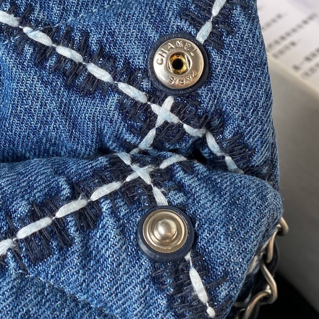 Chanel 22 Washed Denim Shoulder Handbag Blue/White - Image 17