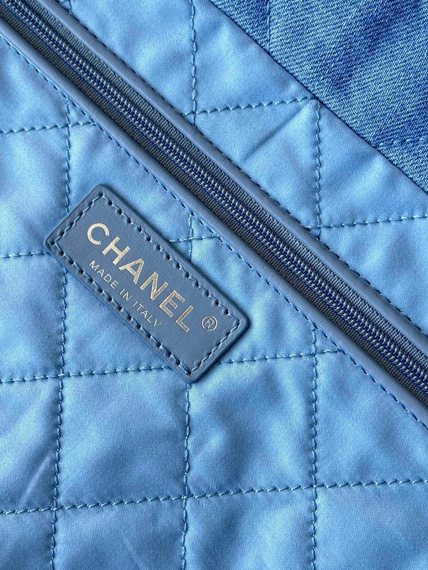 Chanel 22 Washed Denim Shoulder Handbag Blue - Image 13