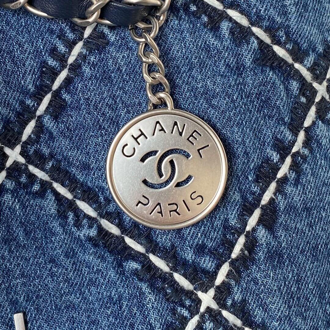 Chanel 22 Washed Denim Shoulder Handbag Blue/White - Image 16