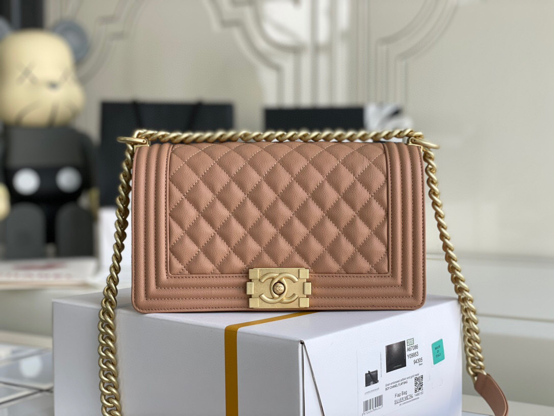 Chanel Boy Grained Shiny Calfskin Shoulder Handbag - Image 4