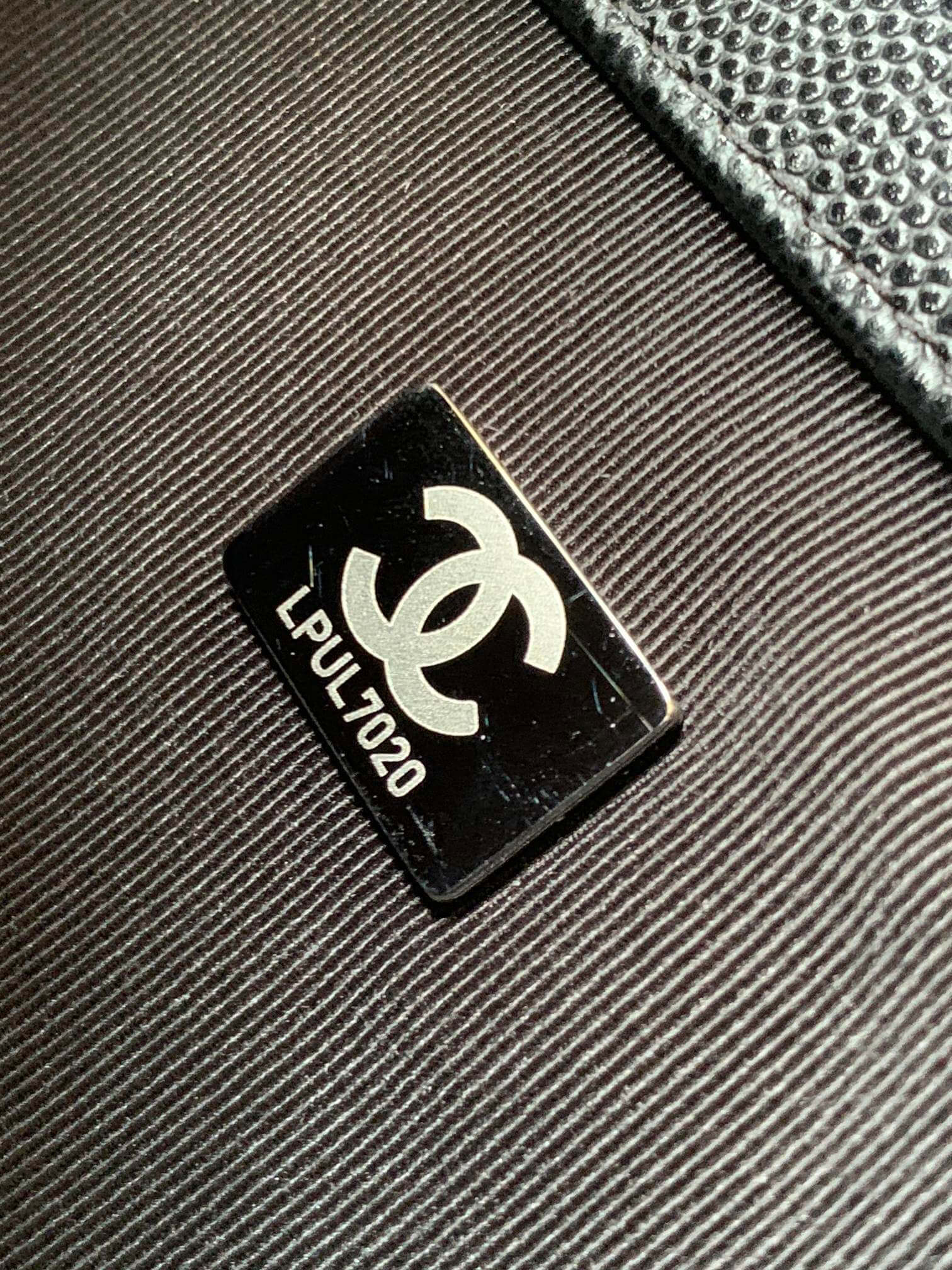 Chanel Boy Grained Shiny Calfskin Shoulder Handbag - Image 21