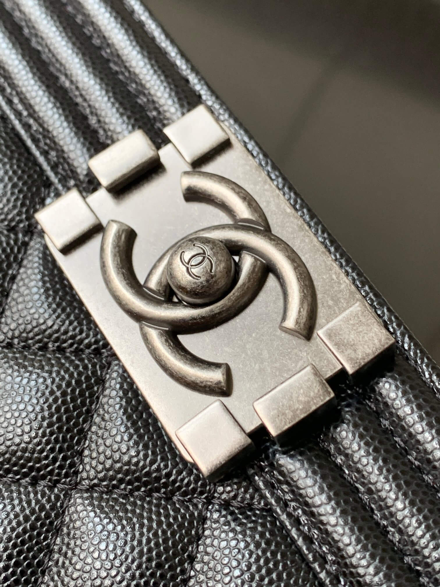 Chanel Boy Grained Shiny Calfskin Shoulder Handbag - Image 22