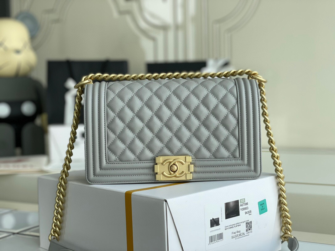 Chanel Boy Grained Shiny Calfskin Shoulder Handbag - Image 5