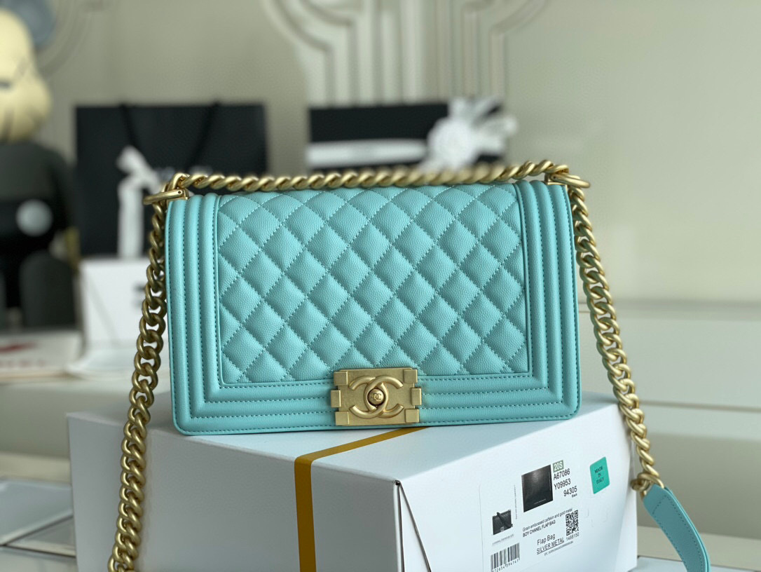 Chanel Boy Grained Shiny Calfskin Shoulder Handbag - Image 7